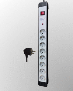 Priključnice sa prenaponskom zaštitom, provodnikom, prekidačem i 8 utičnih mesta